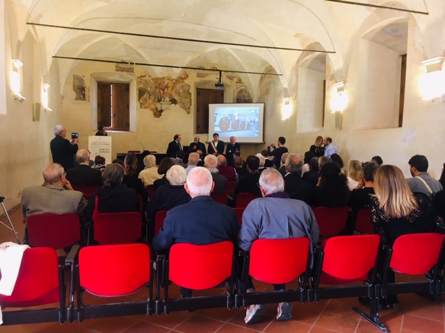 Premiazione 2019: Jimenez Deredia. Consegna del cavalletto e della pergamena